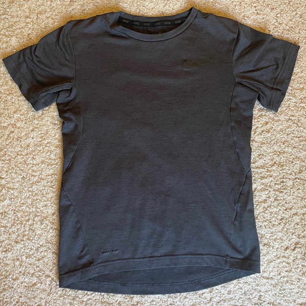 Nike boys medium dry fit short sleeved athletic tee